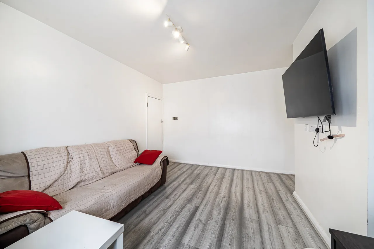 Whitton Avenue West, Northolt, UB5, photo 3