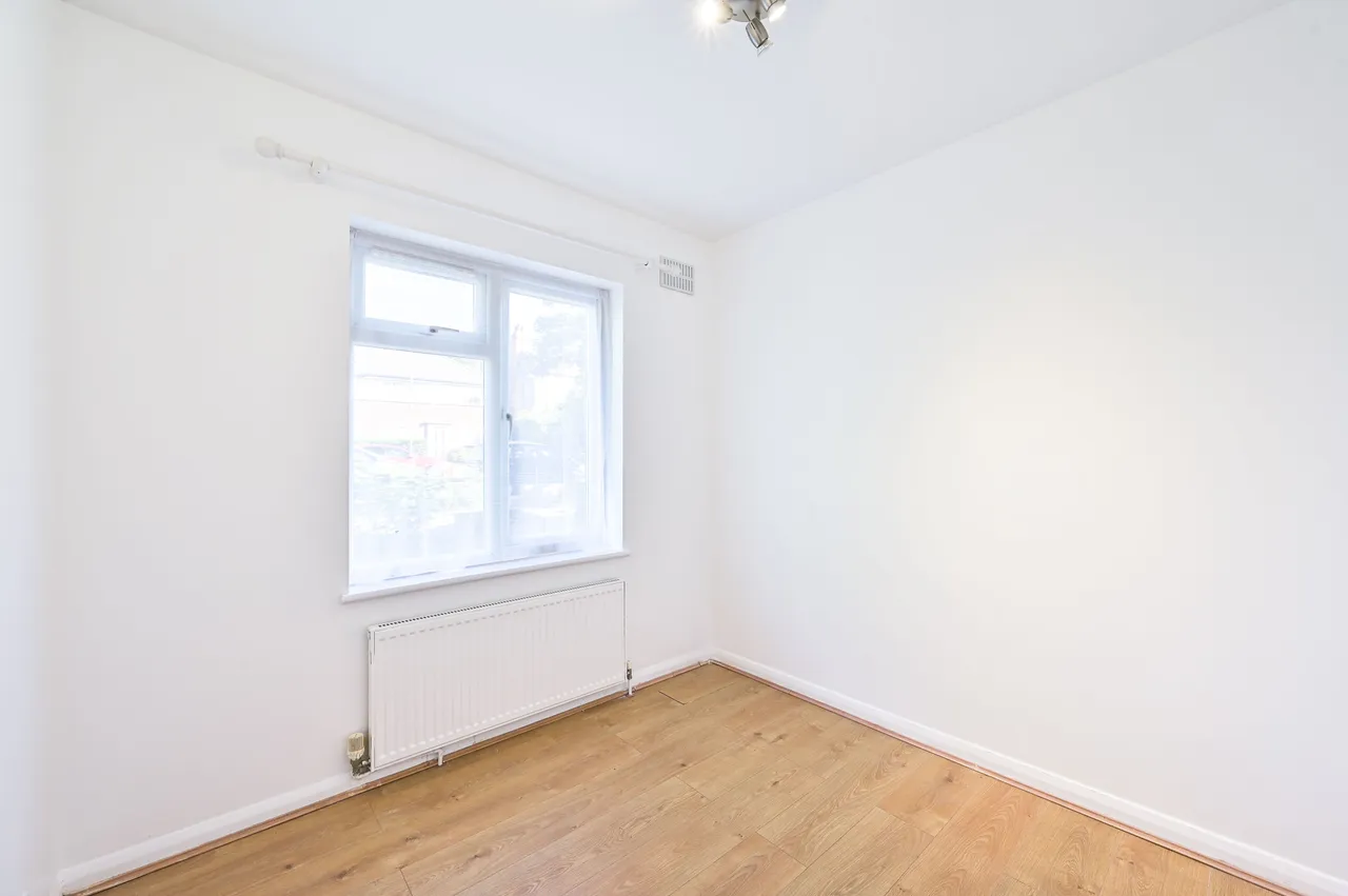 3 Park Court, Friern Park, London, photo 6