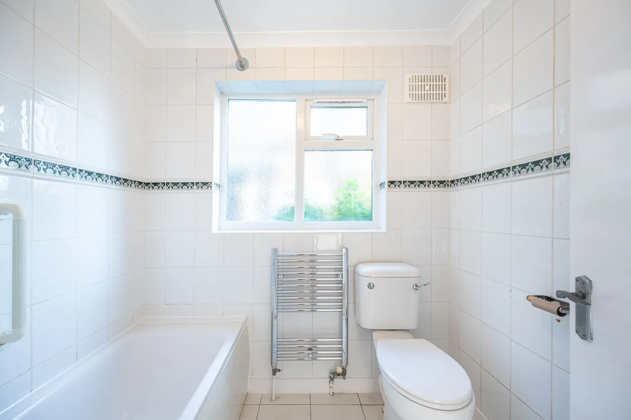 3 Park Court, Friern Park, London, photo 7