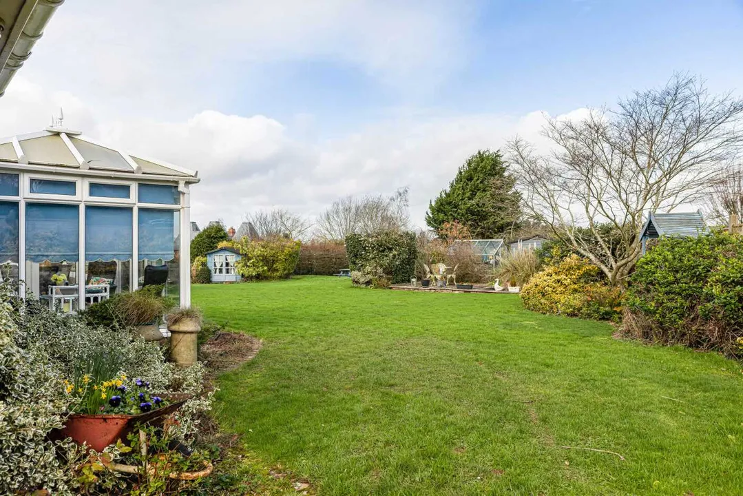 Bungalow and Large Garden, Lugwardine, Hereford, photo 57