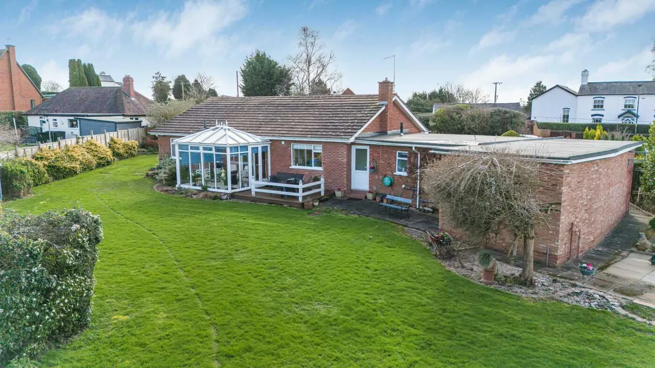 Bungalow and Large Garden, Lugwardine, Hereford, photo 59