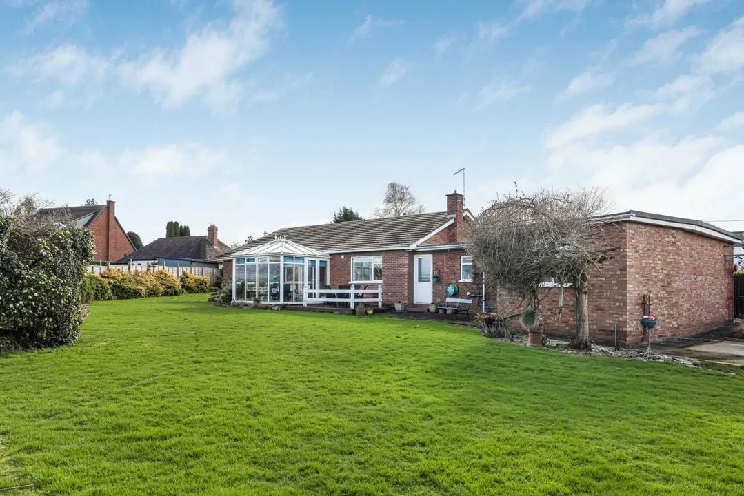 Bungalow and Large Garden, Lugwardine, Hereford, photo 46