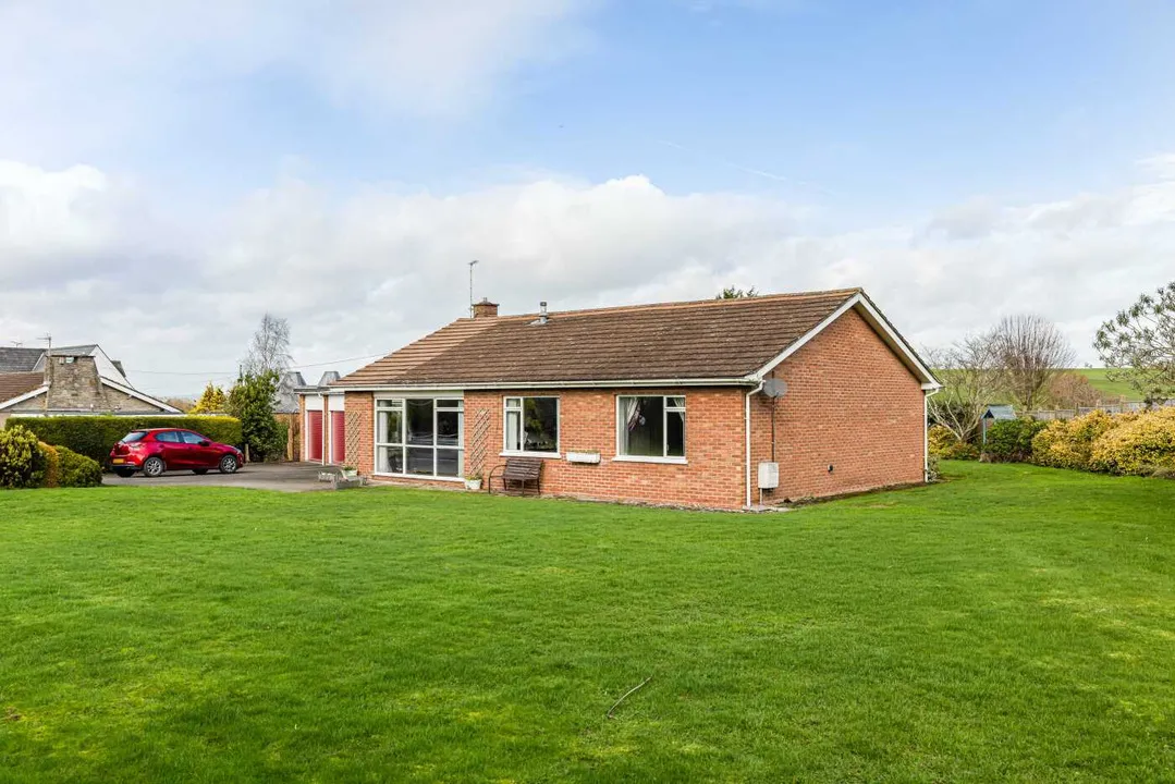 Bungalow and Large Garden, Lugwardine, Hereford, photo 15