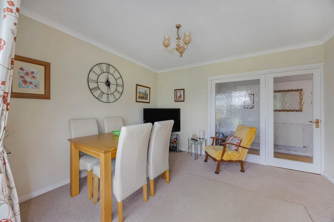Bungalow and Large Garden, Lugwardine, Hereford, photo 39