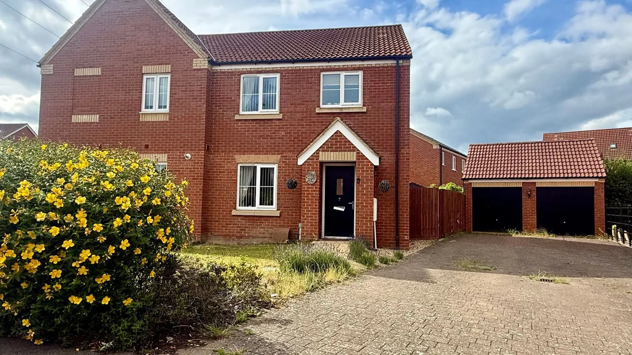 3 bed house for sale — Newmarket Avenue, Bourne, PE10