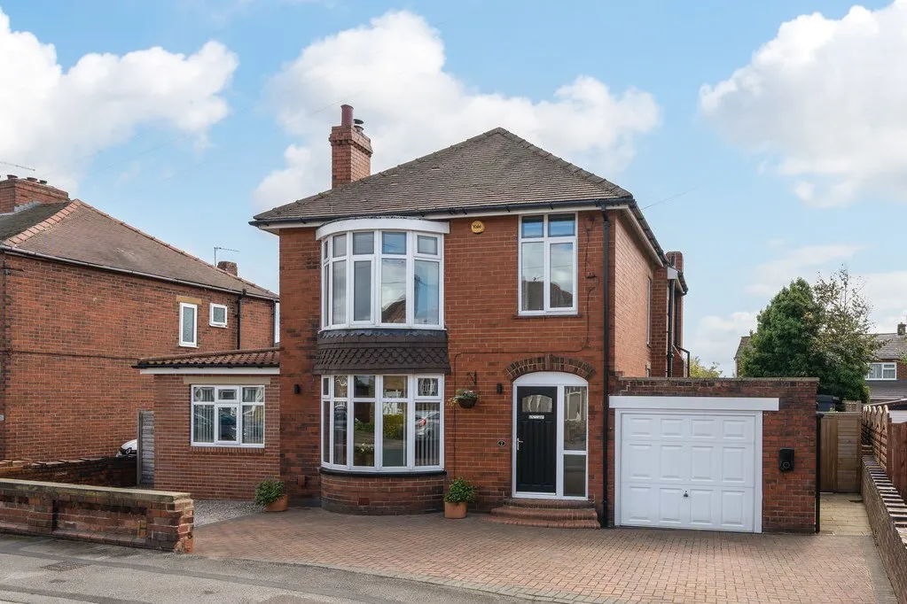 4 bed house for sale — Grasmere Road, Dewsbury WF12 7PU