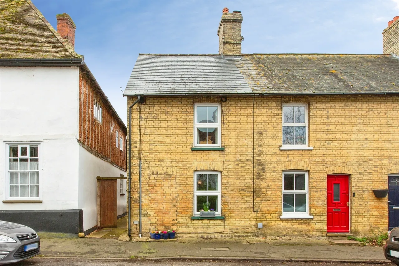 3 bed house for sale — Ermine Street, Caxton, Cambridge