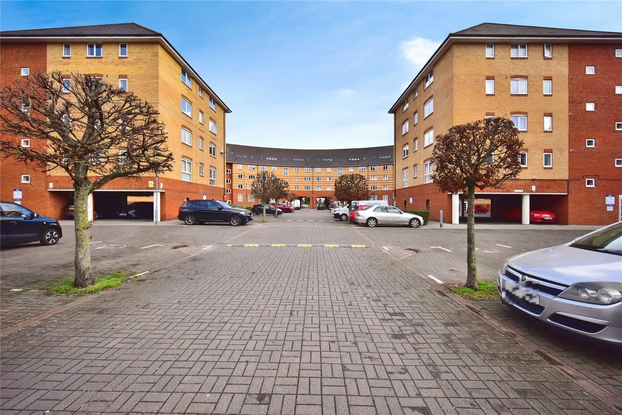 2 bed flat for sale — St. Peters Street, Maidstone, Kent, ME16
