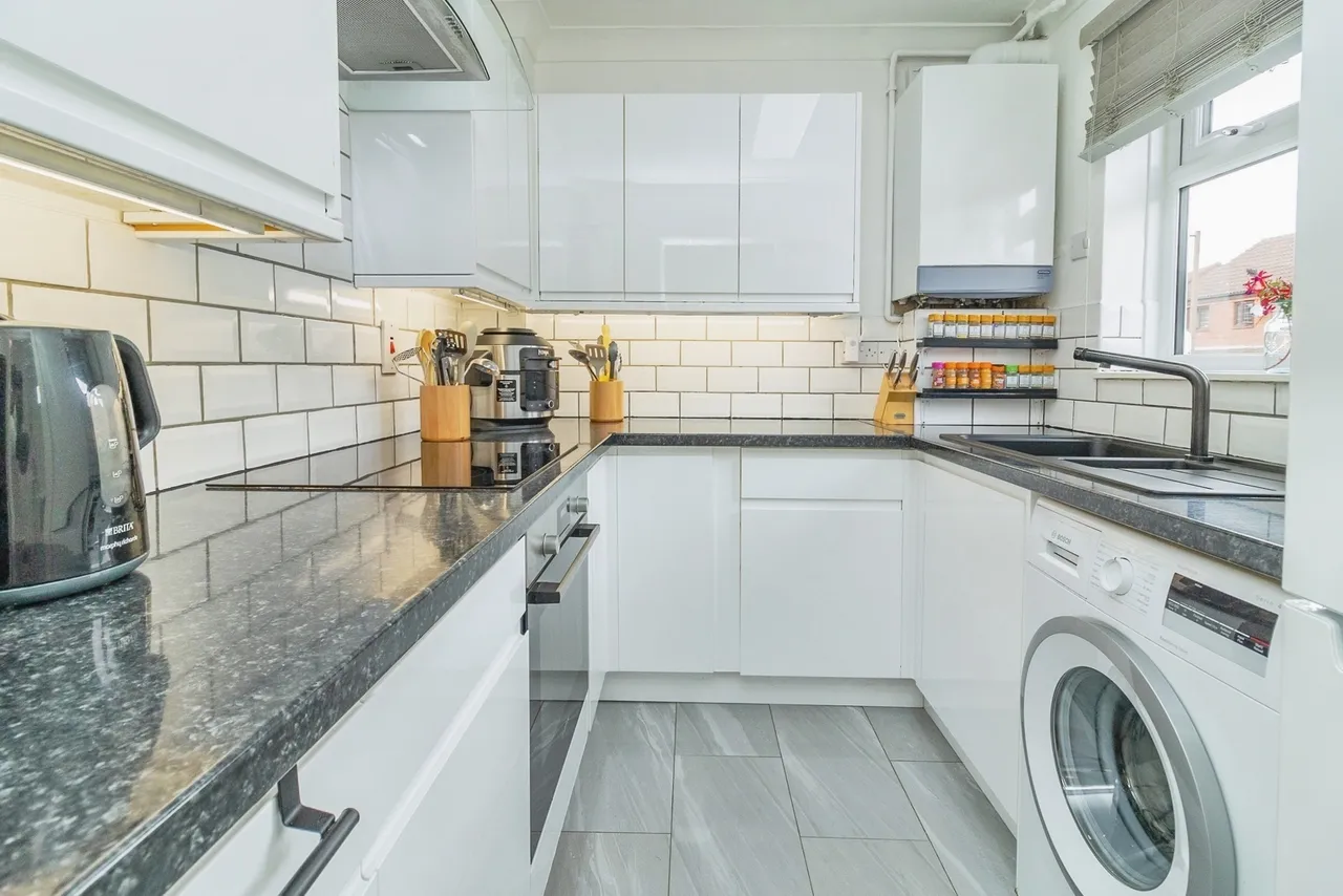 Quinton Drive, Bradwell, Milton Keynes, Buckinghamshire, MK13, photo 2
