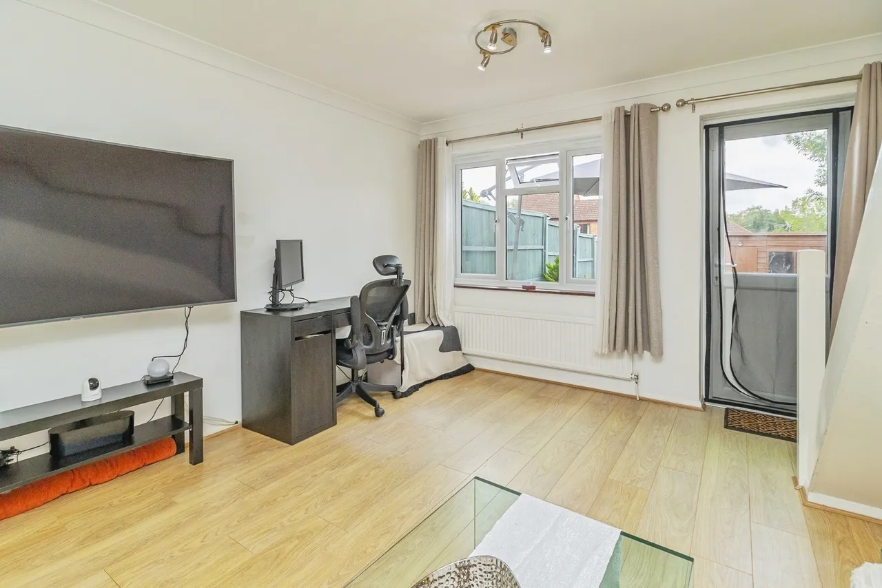 Quinton Drive, Bradwell, Milton Keynes, Buckinghamshire, MK13, photo 5