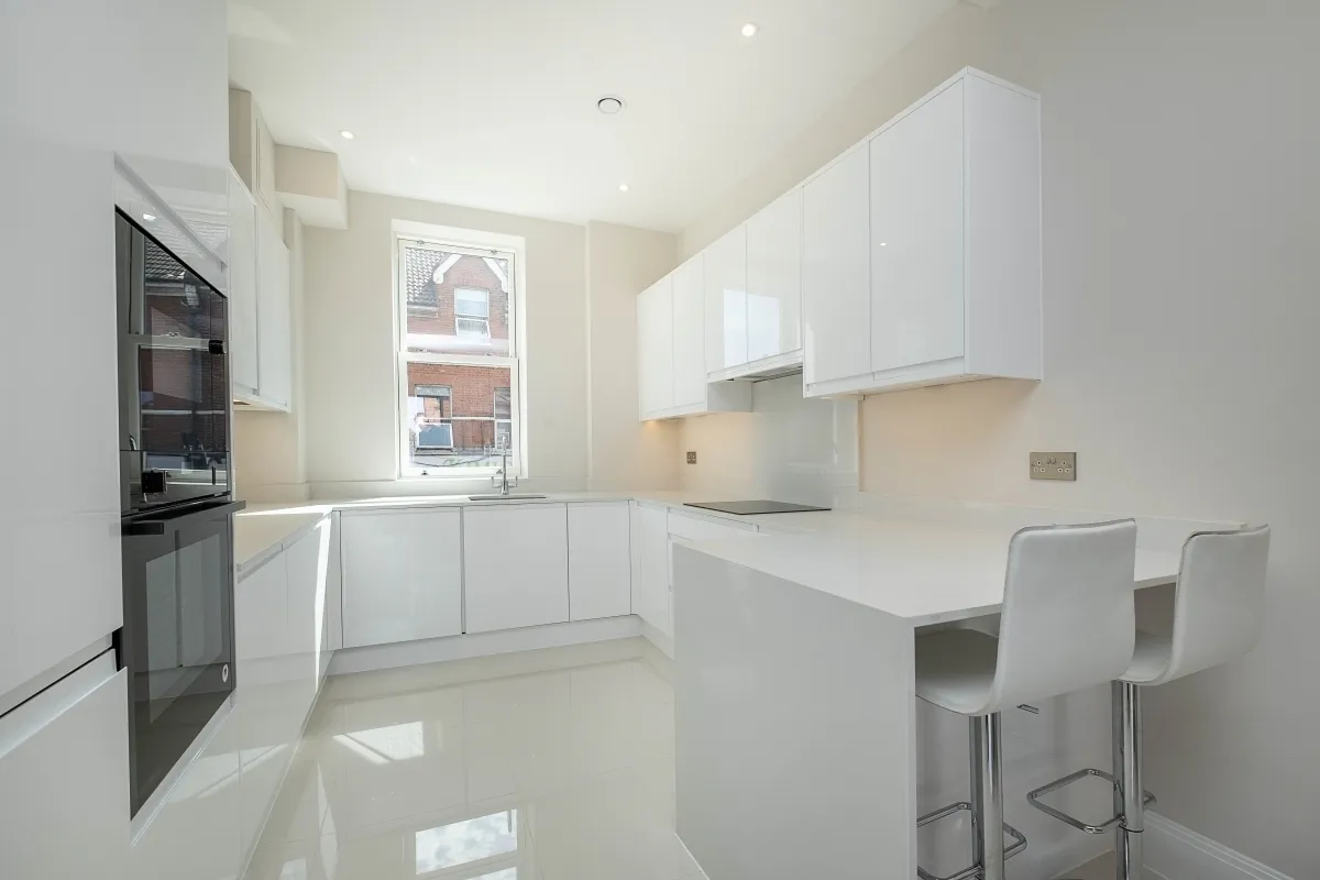 Merton Road, London, SW19, photo 2