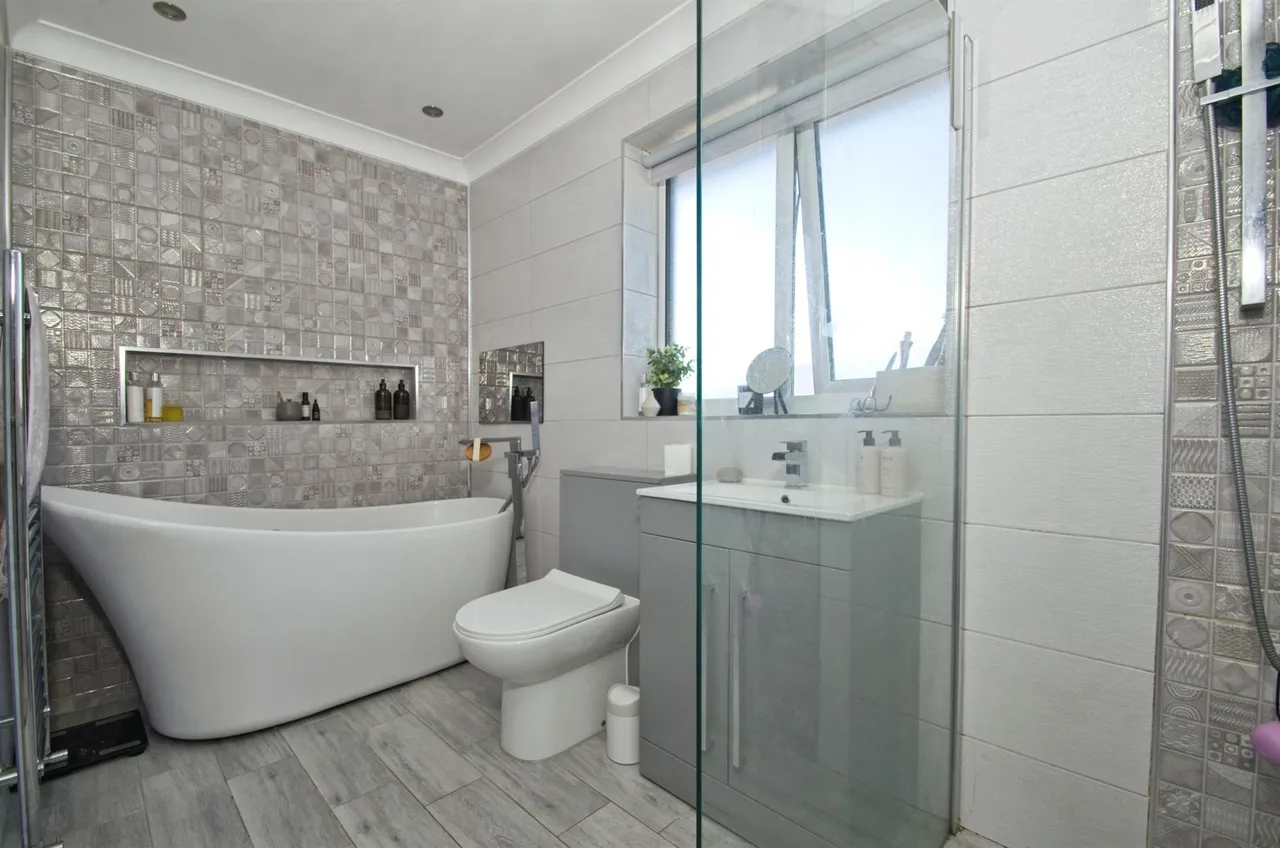 St. James Way, Tredegar, NP22, photo 3
