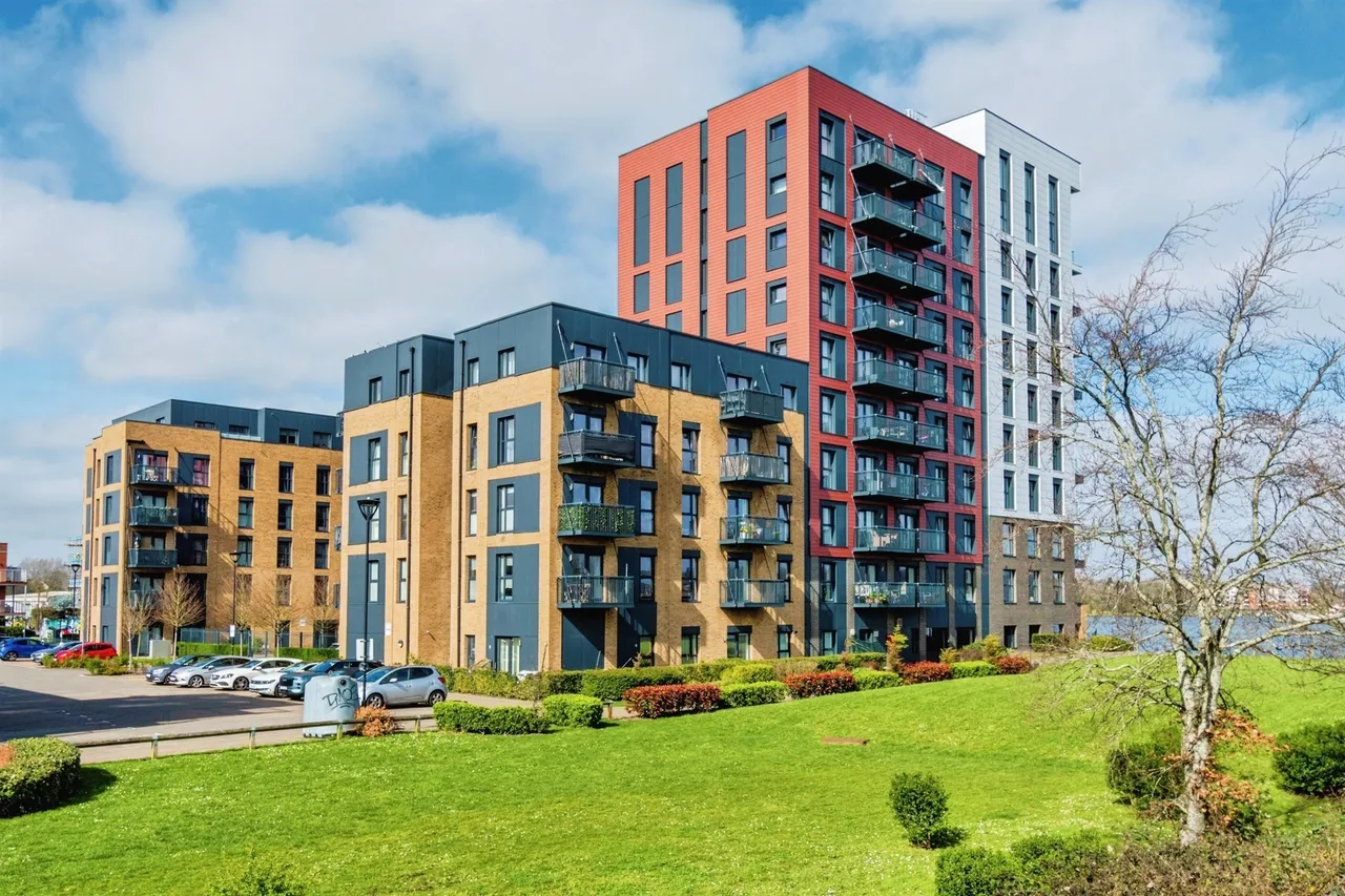 2 bed flat for sale — Meridian Way, SOUTHAMPTON