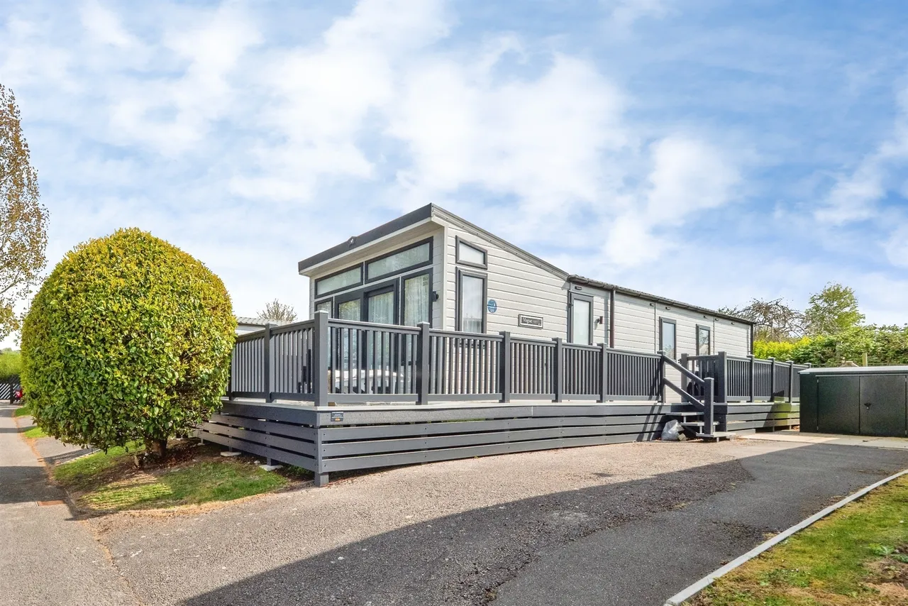 3 bed park home for sale, Waterside Holiday Park, Bowleaze Coveway, DT3