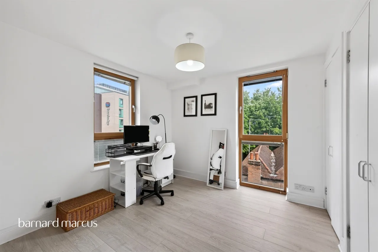The Oaks Square, Epsom, photo 8