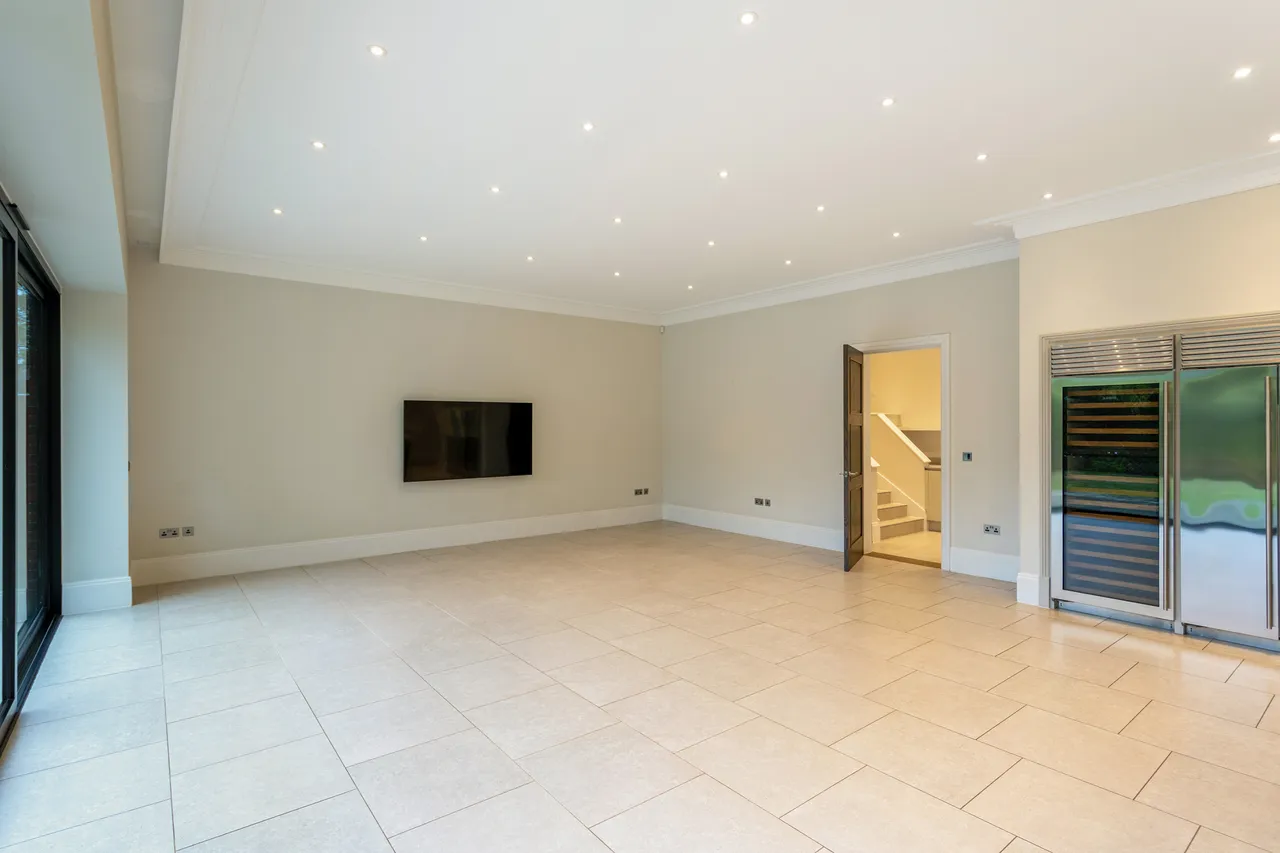 Bird Hill Rise, Oxshott, KT22, photo 8