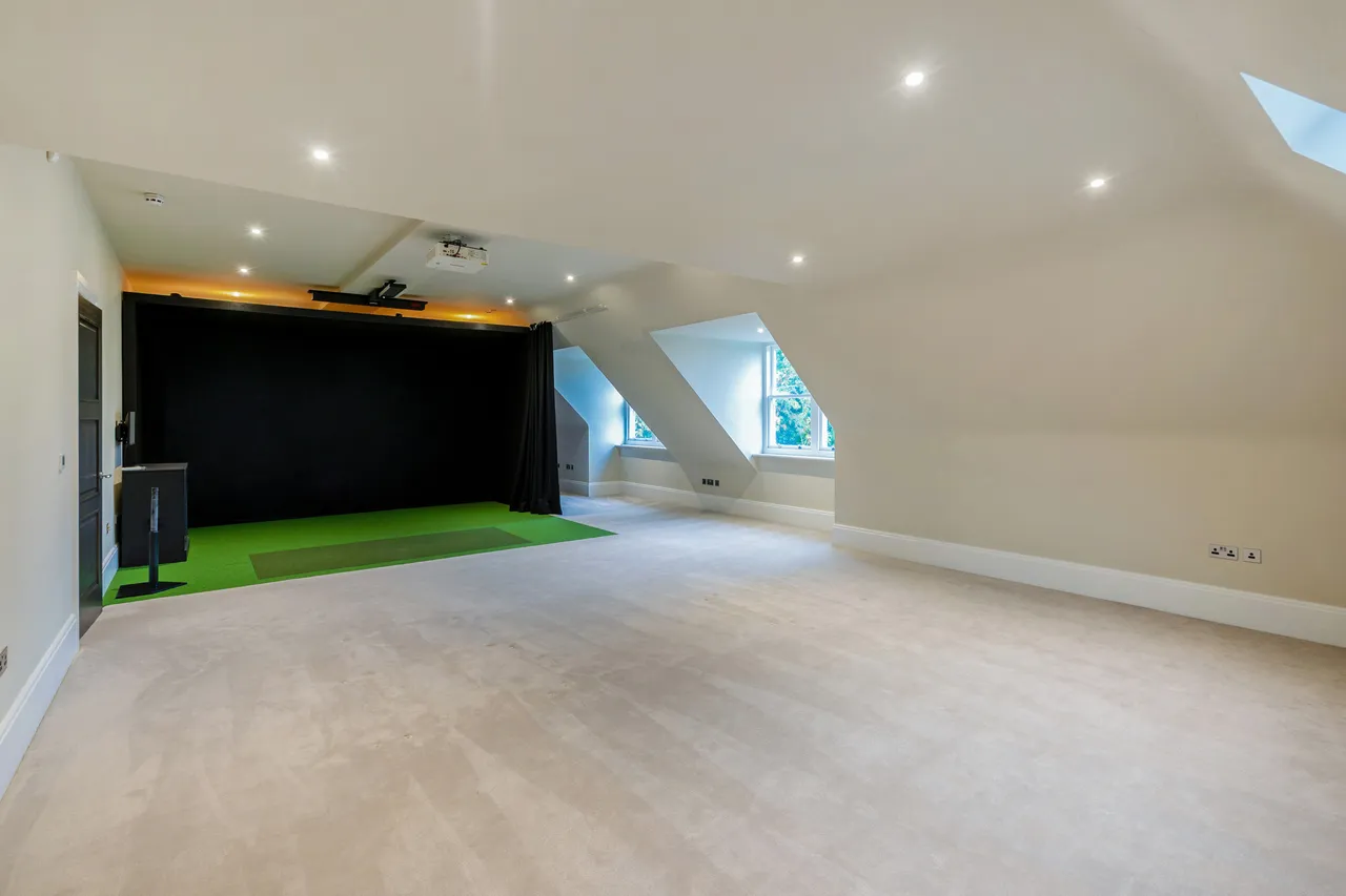 Bird Hill Rise, Oxshott, KT22, photo 15