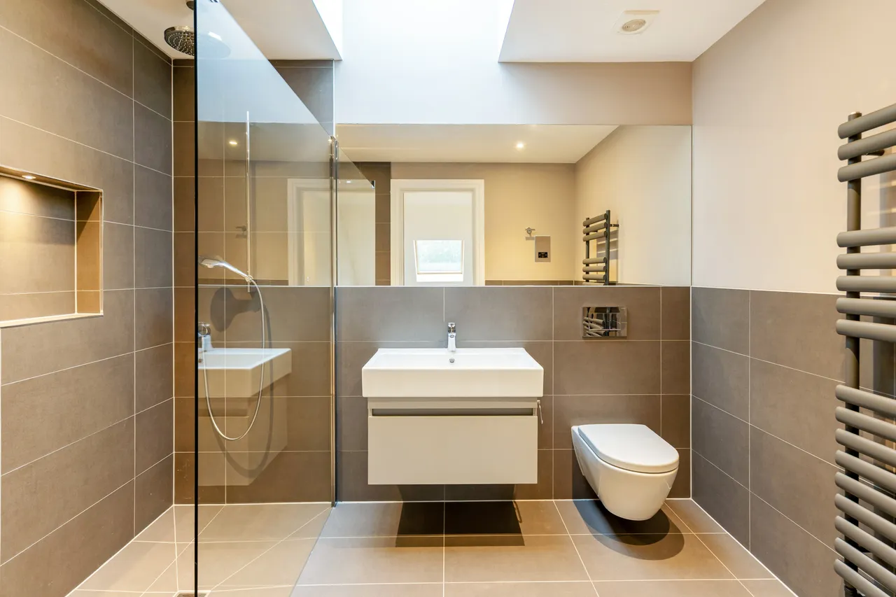 Bird Hill Rise, Oxshott, KT22, photo 13