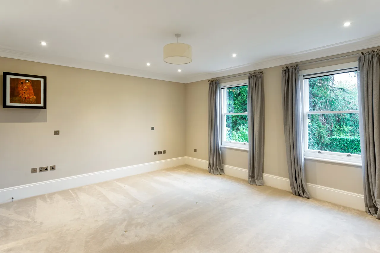Bird Hill Rise, Oxshott, KT22, photo 12