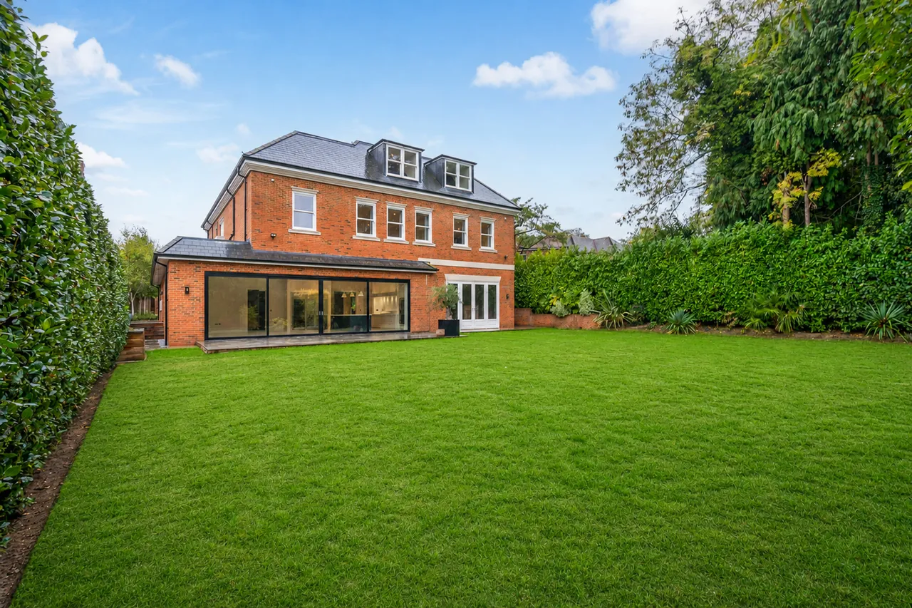 Bird Hill Rise, Oxshott, KT22, photo 16