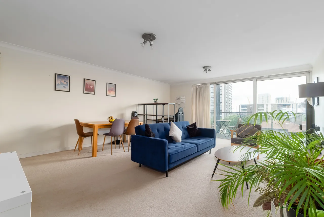 1 bed flat for sale — Boardwalk Place, London, E14