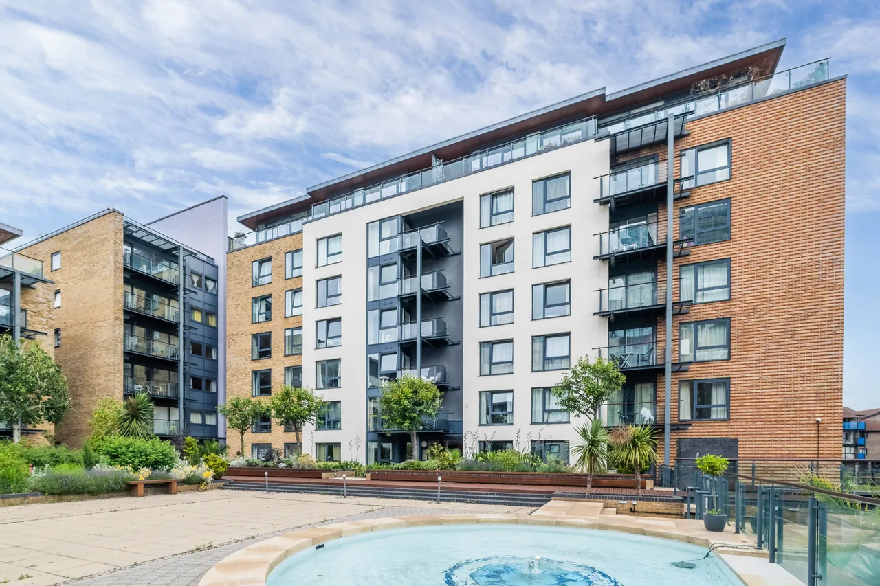 Boardwalk Place, London, E14, photo 8