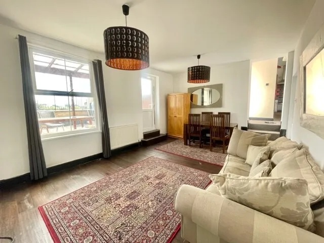 High Street, Stratford, E15, photo 6