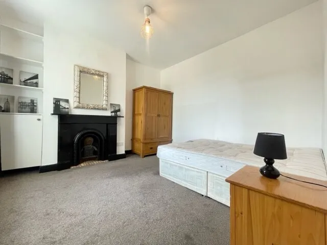 High Street, Stratford, E15, photo 5