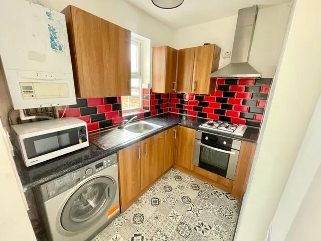 High Street, Stratford, E15, photo 3