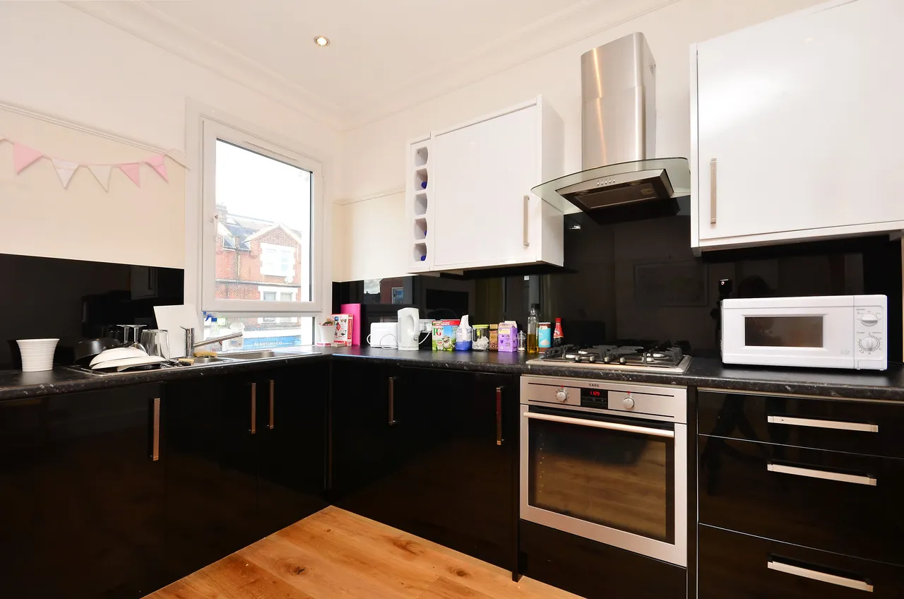 222b Merton Road, London, photo 3