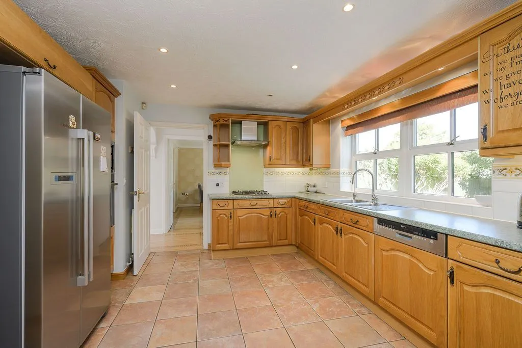Lawson Walk, Carshalton Beeches, SM5 4HE, photo 9