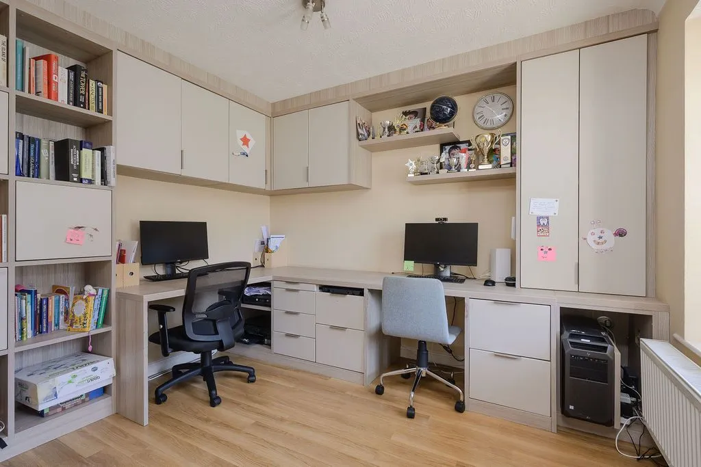 Lawson Walk, Carshalton Beeches, SM5 4HE, photo 10