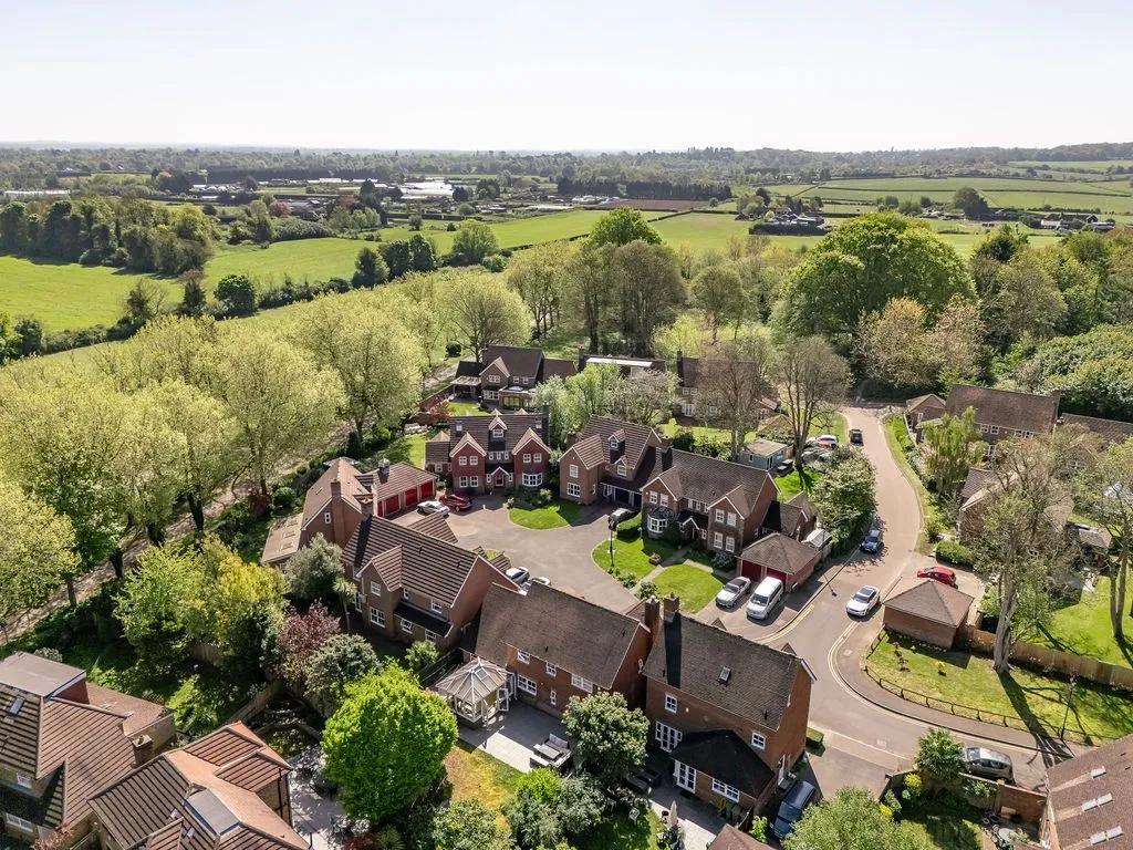 Lawson Walk, Carshalton Beeches, SM5 4HE, photo 2