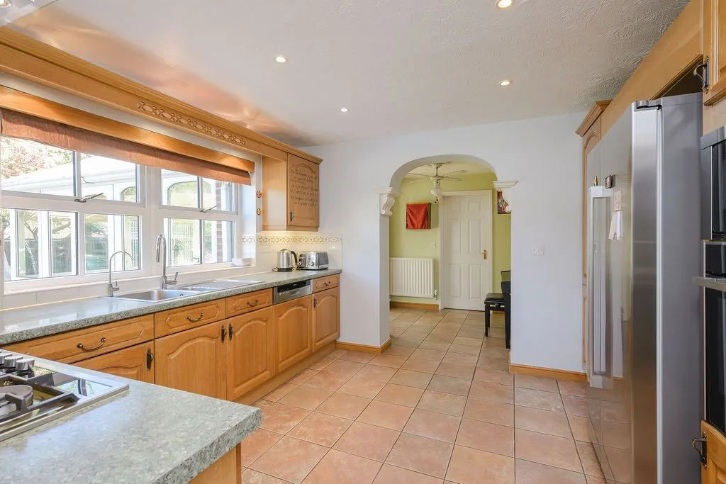 Lawson Walk, Carshalton Beeches, SM5 4HE, photo 8