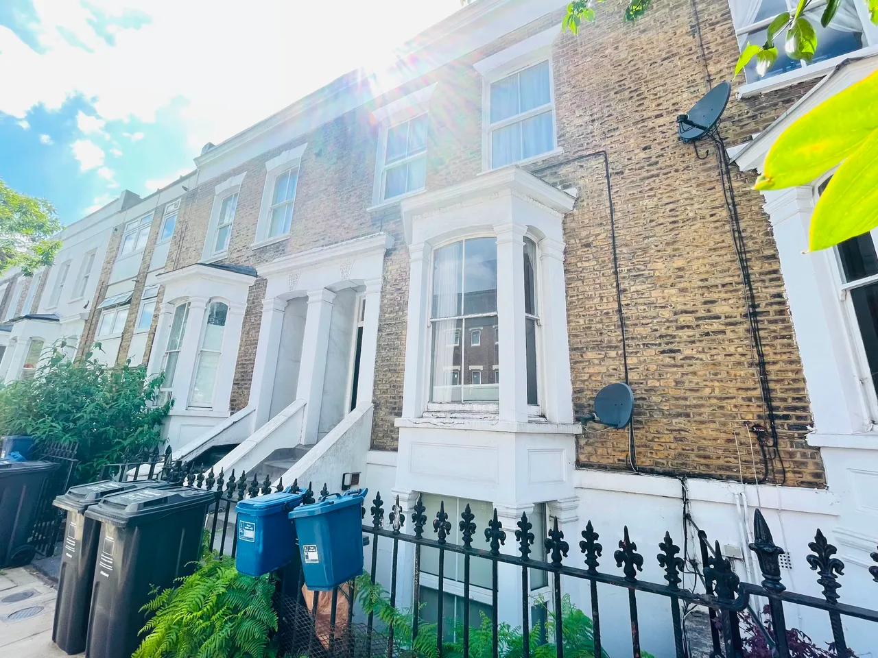 London, N16, photo 2
