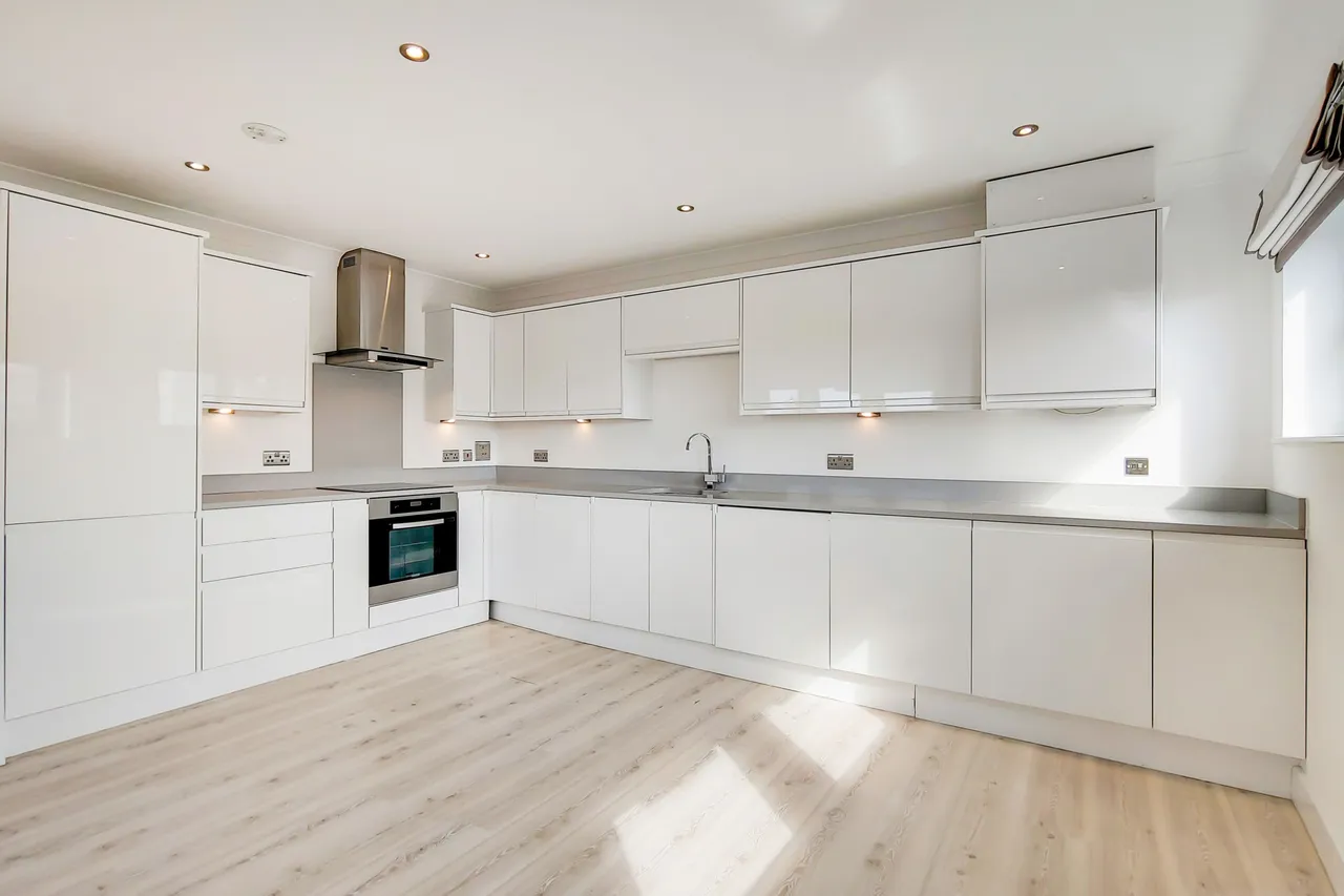 Flat 7, The Ship Apartments, 90 Hardinge Street, London, photo 5