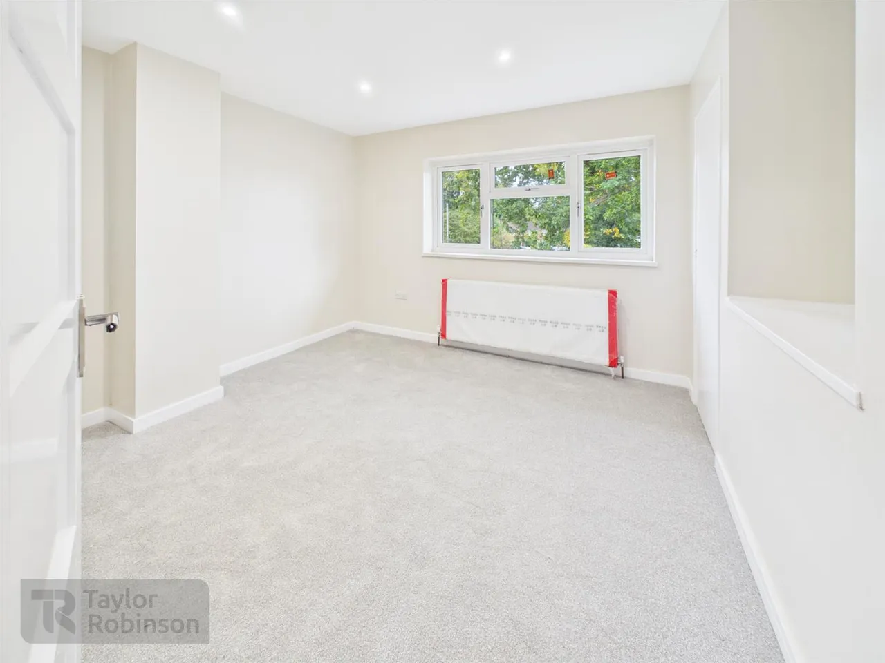 Maiden Lane, Langley Green, RH11, photo 7