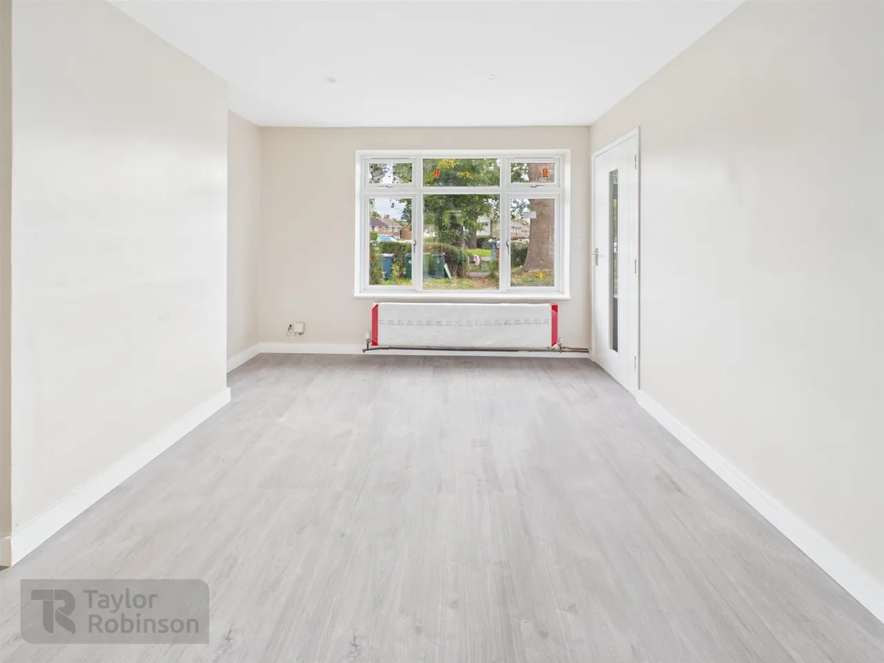 Maiden Lane, Langley Green, RH11, photo 2