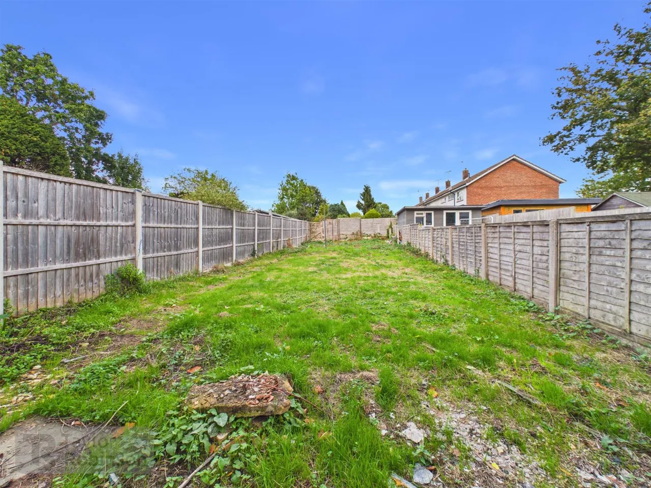 Maiden Lane, Langley Green, RH11, photo 6