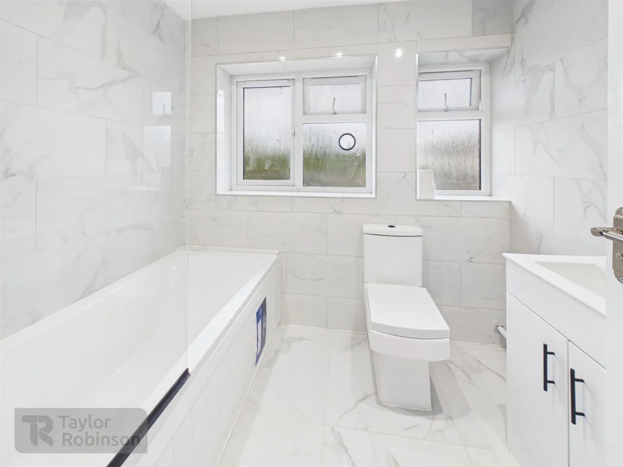 Maiden Lane, Langley Green, RH11, photo 4