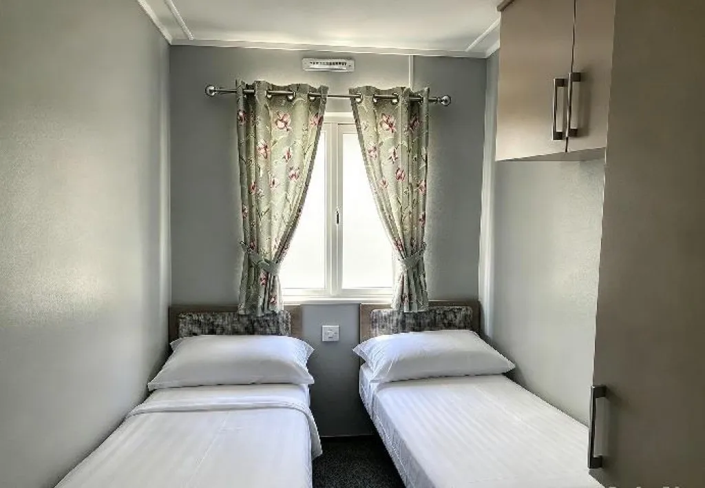 Clacton, CO16, photo 12
