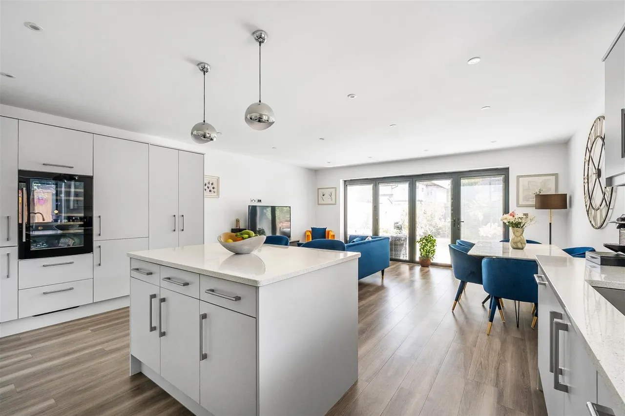 Aitken Place, Leatherhead, KT22, photo 6
