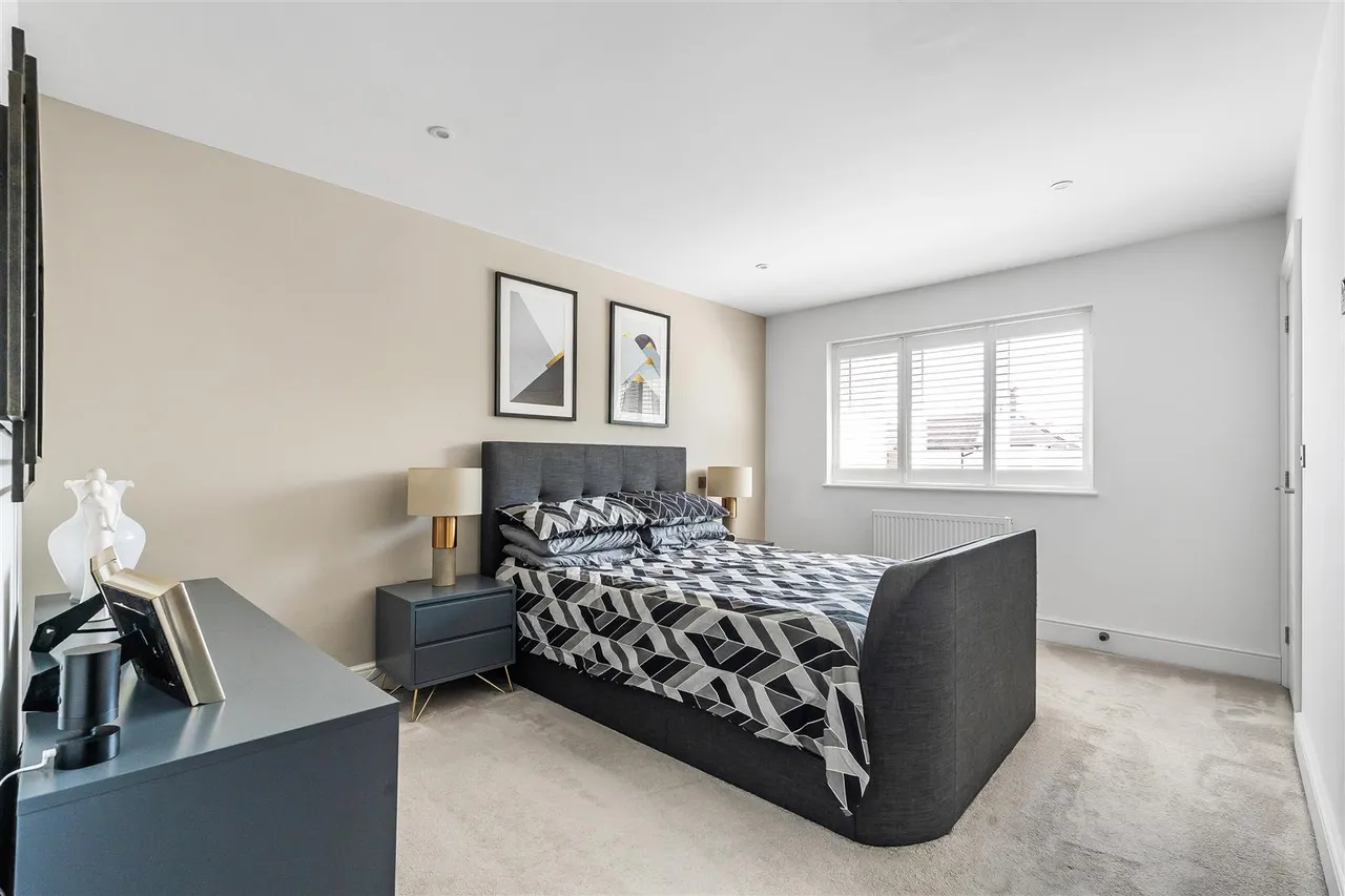 Aitken Place, Leatherhead, KT22, photo 9