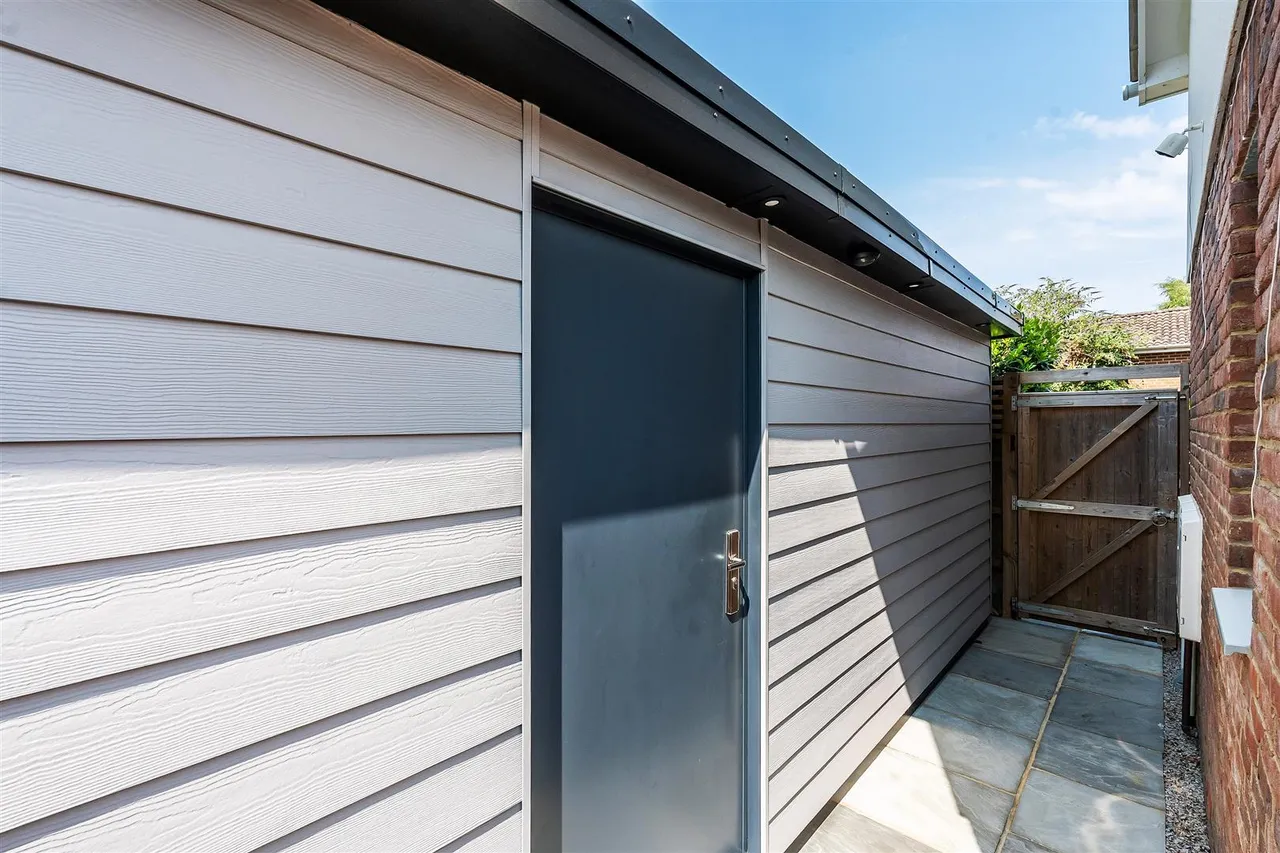 Aitken Place, Leatherhead, KT22, photo 17