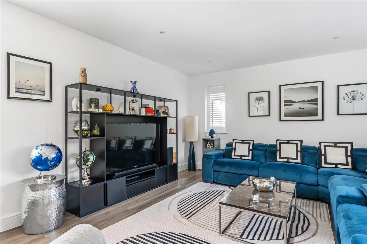 Aitken Place, Leatherhead, KT22, photo 5