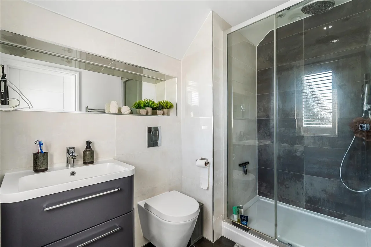 Aitken Place, Leatherhead, KT22, photo 12