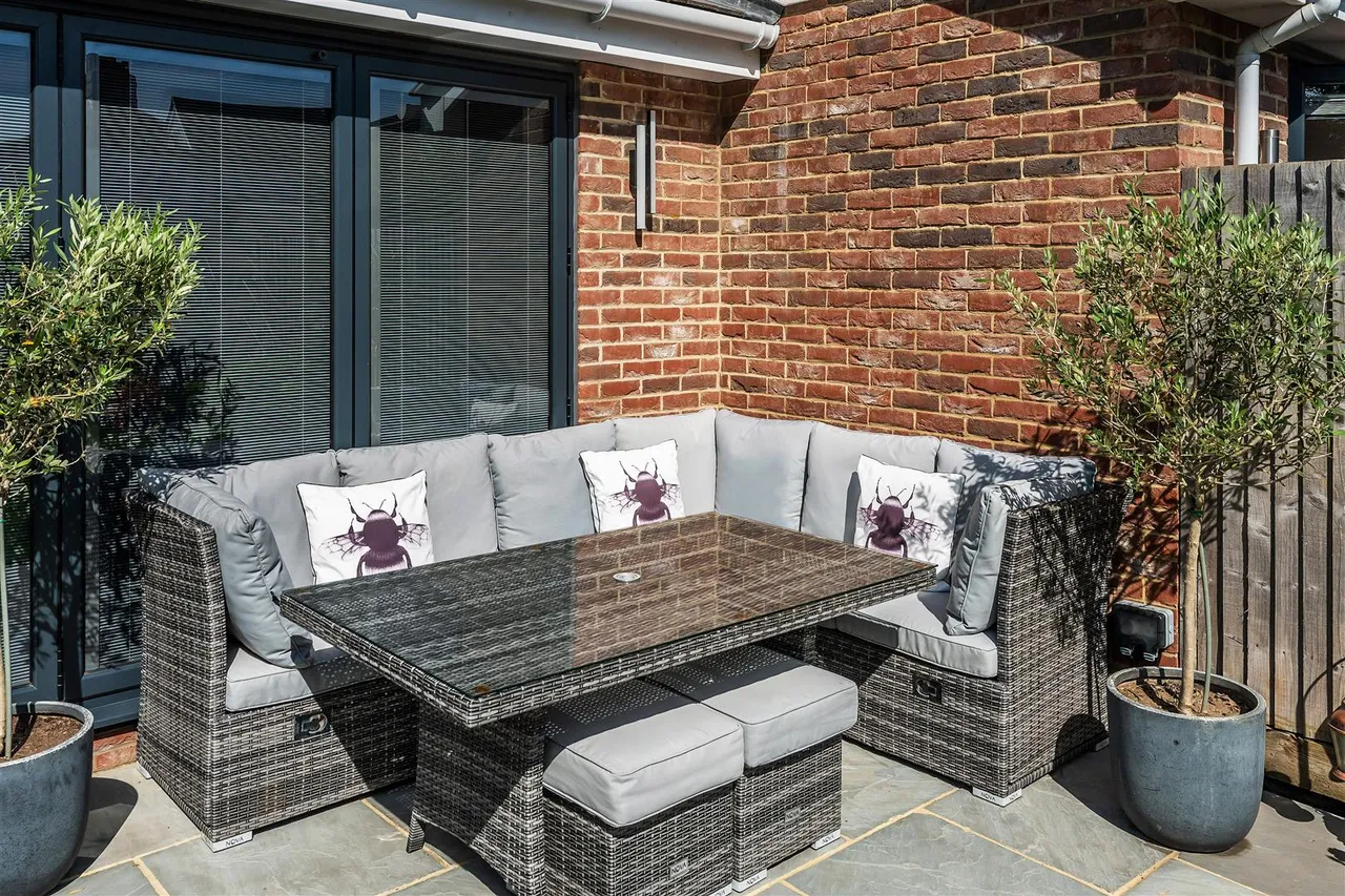 Aitken Place, Leatherhead, KT22, photo 18