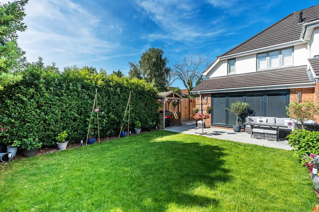 Aitken Place, Leatherhead, KT22, photo 20