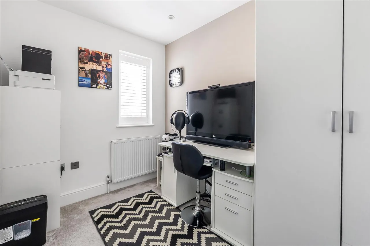 Aitken Place, Leatherhead, KT22, photo 11