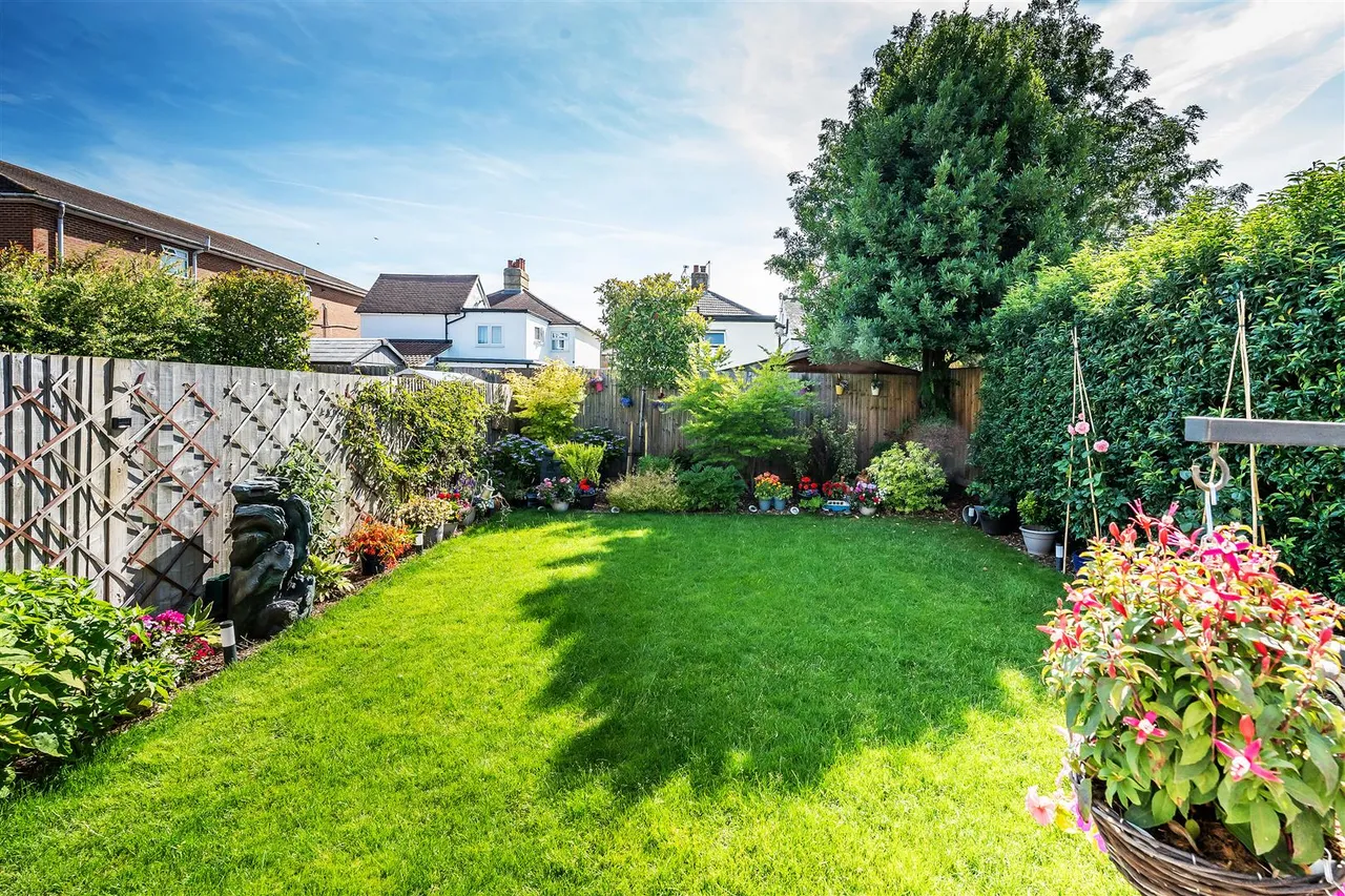 Aitken Place, Leatherhead, KT22, photo 14